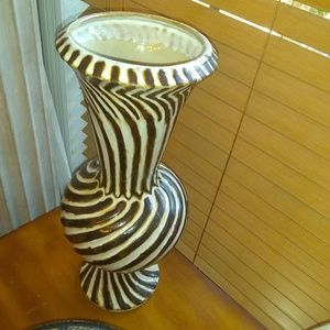 Chelsea swirl vase